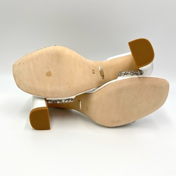 Badgley Mischka Size 6.5 White Satin Floral‎ Jeweled Dress Sandals Heels Shoes - Picture 10 of 14